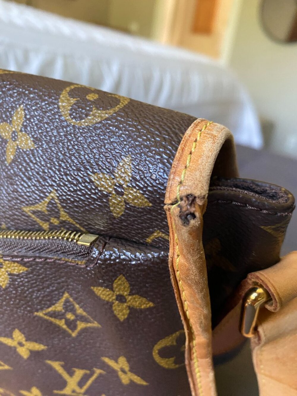 Louis Vuitton Menilmontant MM Shoulder Bag - Picture 4 of 11